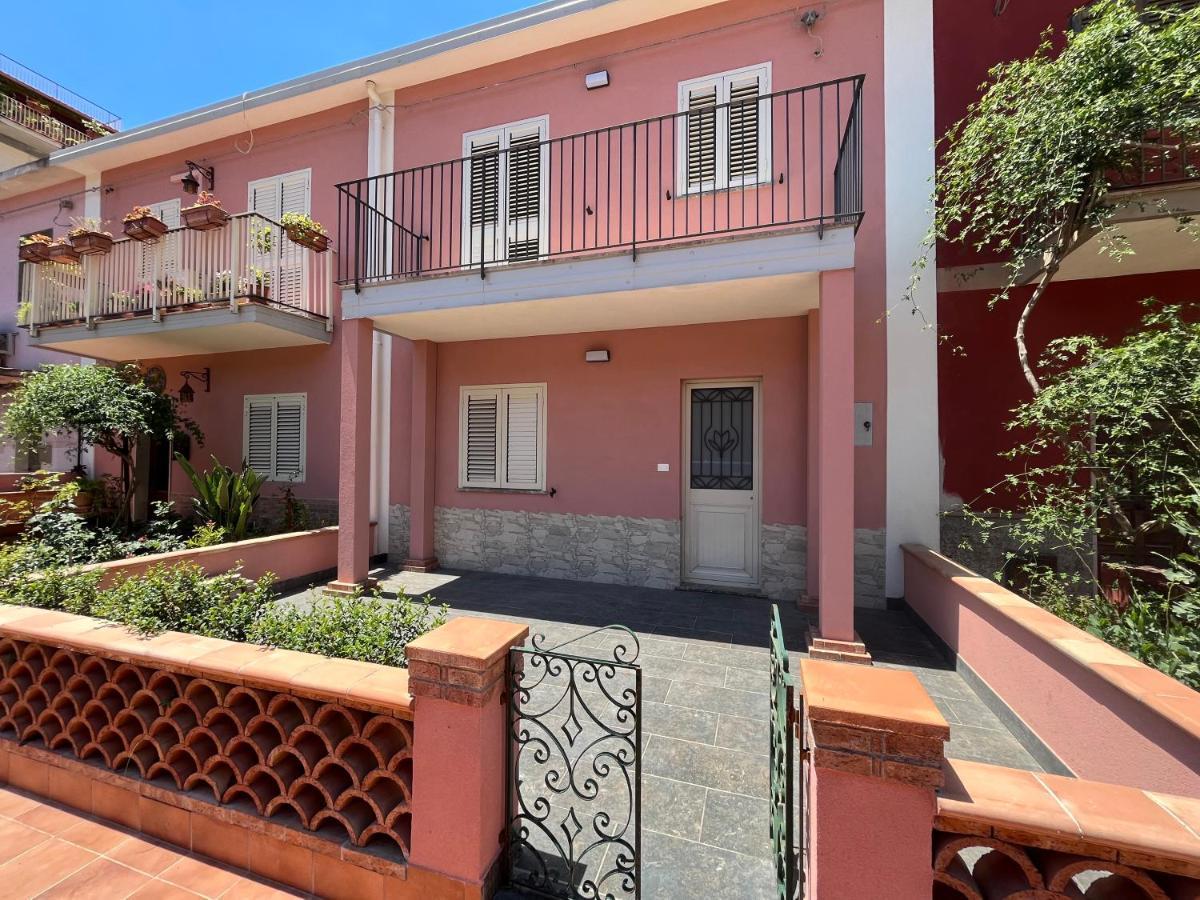 Hotel La Ginestra Giardini-Naxos Exterior foto